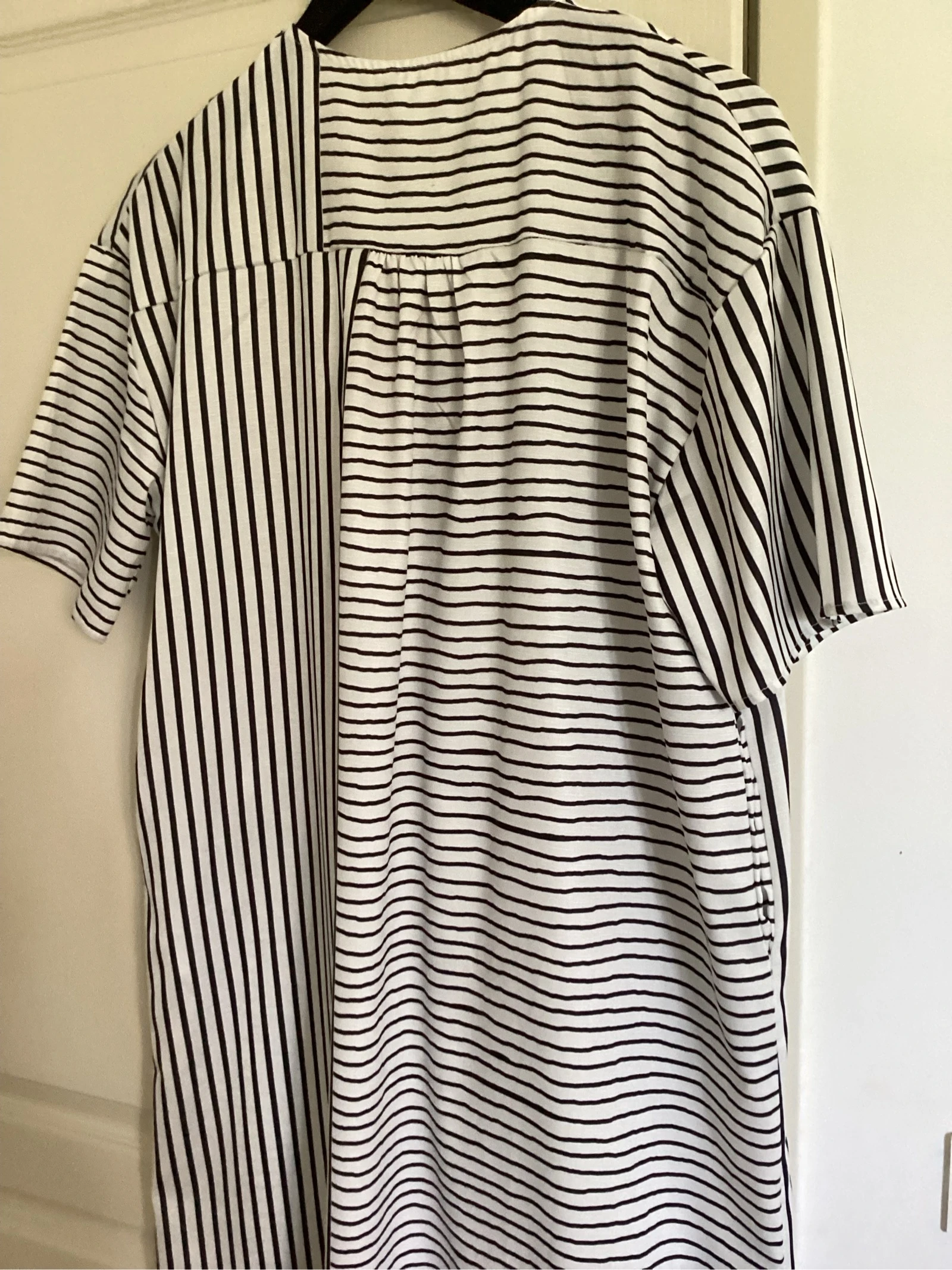 Robe listrada preto e branco tamanho XL – photo 2
